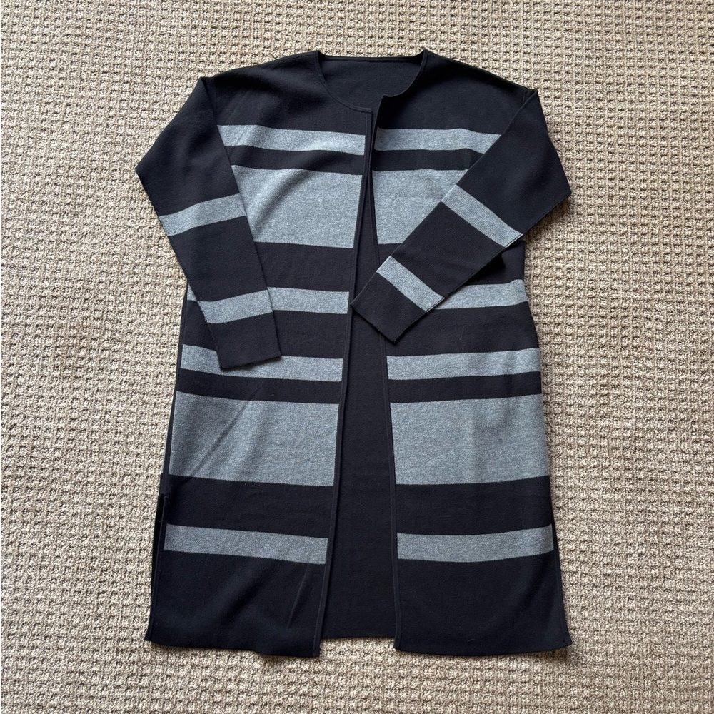 NWOT Athleta black and gray reversible to solid black long Women's Cardigan